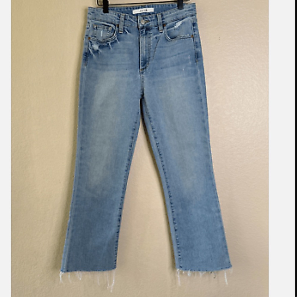 Joe’s jeans slim boot cut
Light wash high rise crop

Size 26